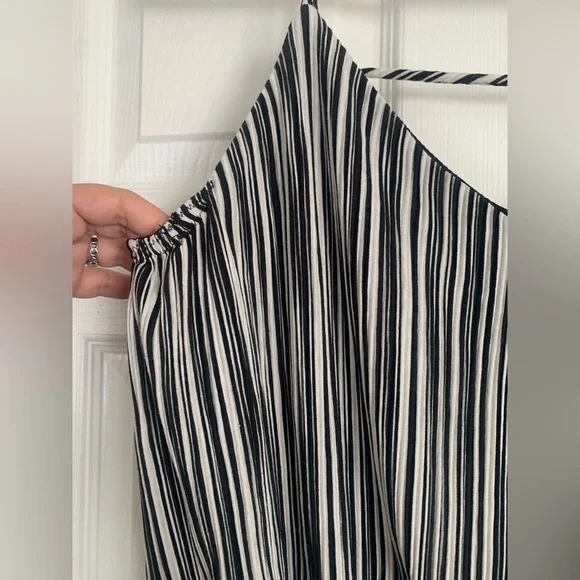 LAST CHANCE Textured Stripe Jumpsuit - Picture 4 of 8